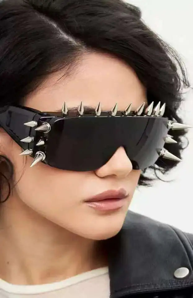Cyberpunk Demon Eyewear Metal Rivet Party Sunglasses Steampunk Punk for Women Men Designer Sun Glasses Shade Eyewear
